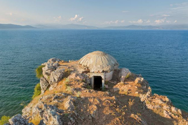 Phong cảnh tuyệt đẹp trên hồ Ohrid ở Albania.