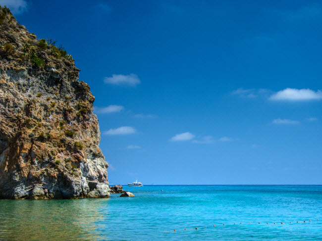 Spiaggia Bianca, Lipari, Italia: Bãi biển cát trắng Spiaggia Bianca không chỉ là điểm đến hấp dẫn với người dân Italia mà còn thu hút du khách từ khắp nơi trên thế giới.