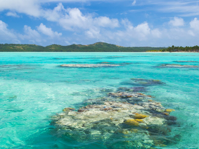 Aitutaki Lagoon, Quần đảo Cook: Nước trong tinh khiết của hồ Aitutaki, khiến nơi đây trở thành địa điểm lặn ống thở lý tưởng.