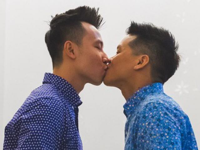 Nụ hôn John Huy Trần và bạn trai Nhiệm Huỳnh đốn tim cộng đồng LGBT