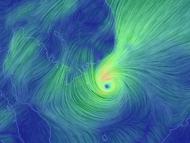 CẬP NHẬT bão số 16: Bão Tembin lệch về phía Nam, dân Cà Mau căng mình chống bão