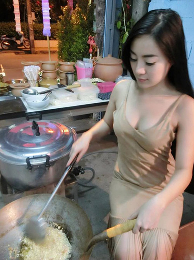 Rot Jib &#40;Thái Lan&#41; nổi tiếng sớm hơn so với hai &#34;hot girl bán thịt lợn&#34; kể trên.&nbsp;