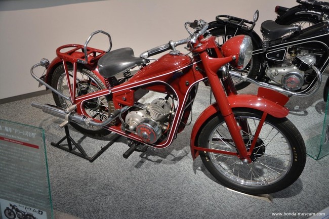 Cận cảnh 1949 Honda Dream D.