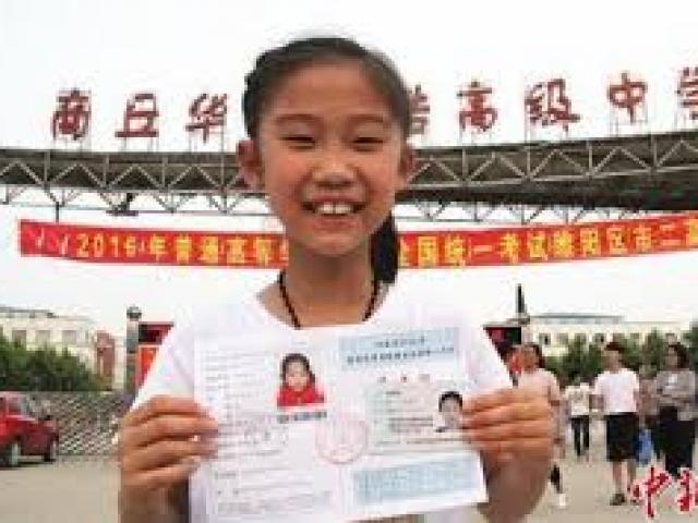 Cô bé thần đồng 10 tuổi vượt qua kỳ thi “sinh tử” ở Trung Quốc