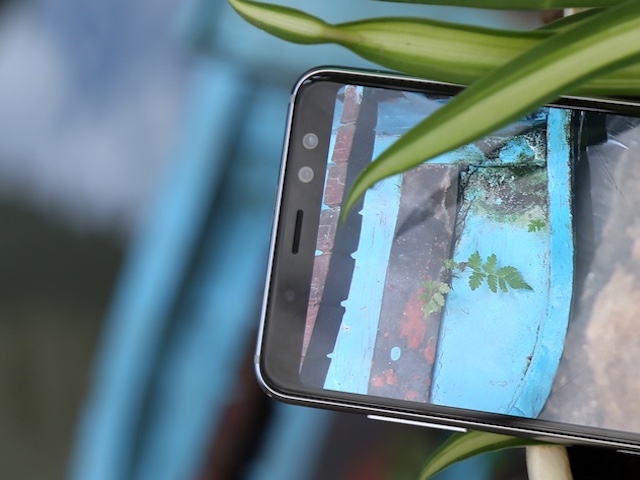 Samsung Galaxy A8: Điện thoại có camera selfie kép xóa phông mịt mù