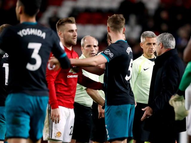 MU hòa như thua: Mất 2 trò cưng, Mourinho vẫn khen trọng tài