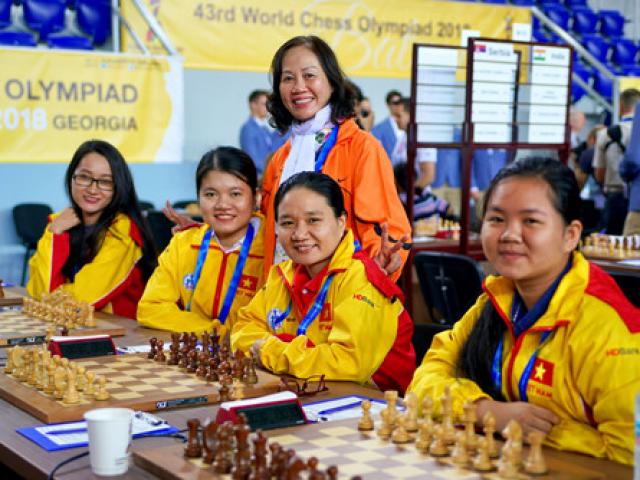 Tin thể thao HOT 1/10: Tuyển cờ vua nữ Việt Nam ”đè bẹp” đối thủ ở Olympiad