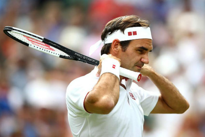 HLV Nadal mỉa mai Federer trốn đất nện: Khôn ngoan không lại với trời - 1