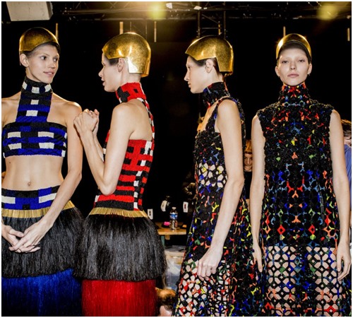 10 khoảnh khắc đưa show Alexander McQueen vào huyền thoại - 4