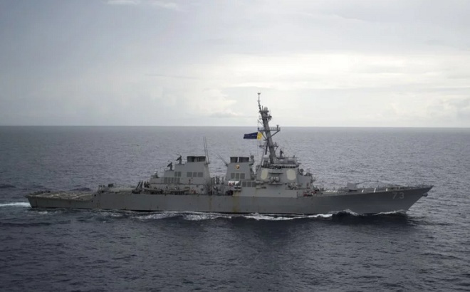 Tàu Trung Quốc bị tố áp sát nguy hiểm tàu chiến Mỹ ở Biển Đông - 1