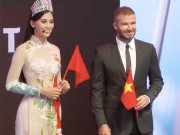 Thời trang - Hoa hậu Tiểu Vy mặc áo dài trong suốt bên David Beckham