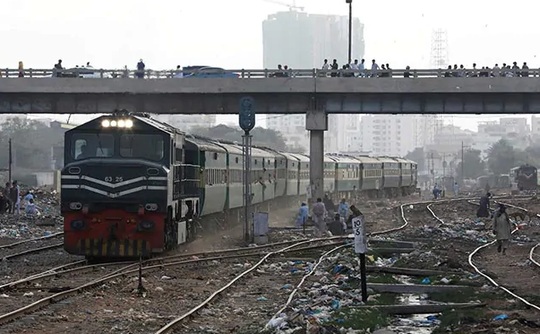 Sợ bẫy nợ, Pakistan cắt bớt &#34;Con đường tơ lụa mới&#34;của Trung Quốc - 1