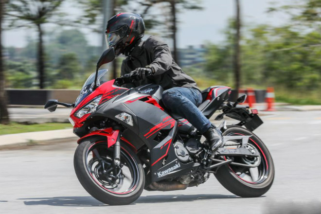 2019 Kawasaki Ninja 250 giá 130 triệu đồng, hút dân tập chơi - 9