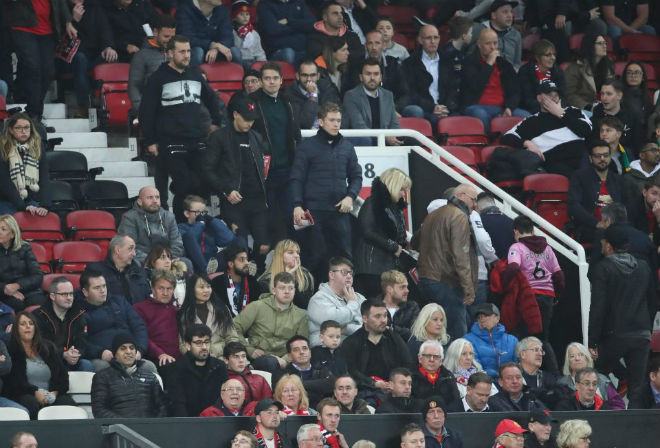 MU hòa đau Valencia: Báo Tây cùng fan “Quỷ đỏ” phẫn nộ Mourinho - 1