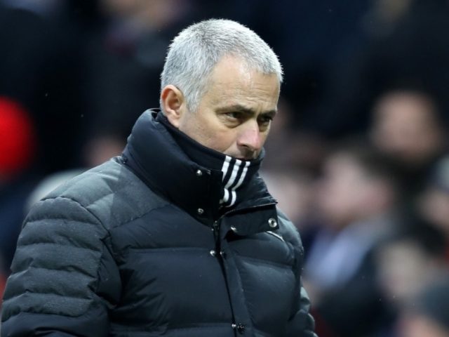 MU 5 năm không vô địch Ngoại hạng Anh: Mourinho khốn đốn vì Sir Alex - 3