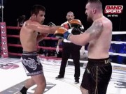 Thể thao - Kinh điển MMA: Liên hoàn quyền cước &quot;ngàn cân&quot;, đối thủ ngã ngửa ra sàn