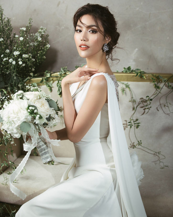 Trước giờ G, Lan Khuê tung clip thử váy cưới đẹp lung linh - 1