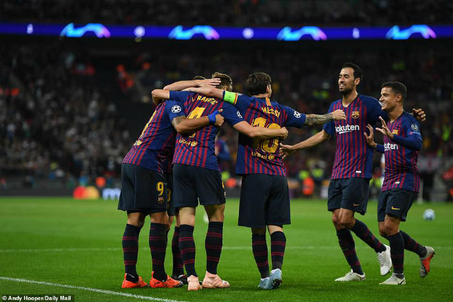 Messi che mờ Kane kéo sập Wembley: Tưng bừng mốc 300 bàn thắng - 15