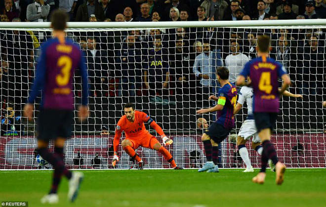 Messi che mờ Kane kéo sập Wembley: Tưng bừng mốc 300 bàn thắng - 10