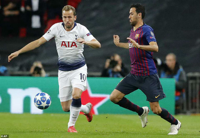 Messi che mờ Kane kéo sập Wembley: Tưng bừng mốc 300 bàn thắng - 6