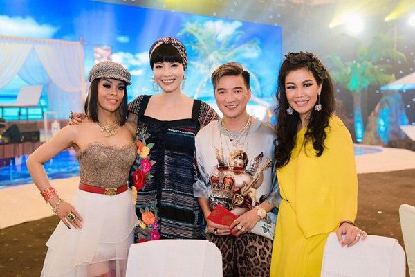 Phong độ rạng ngời đón tuổi mới của "ông hoàng nhạc Việt" - 4