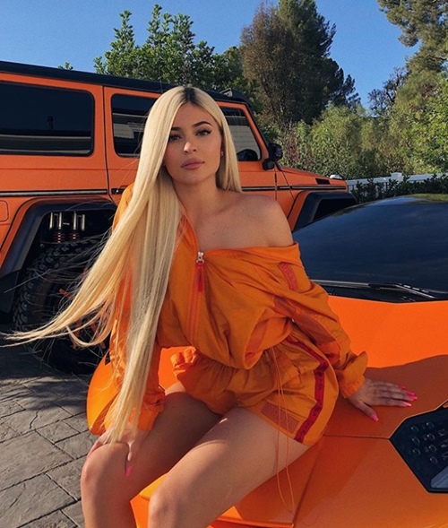 “Gái một con” Kylie Jenner ngày càng quyến rũ nhờ những item này - 14