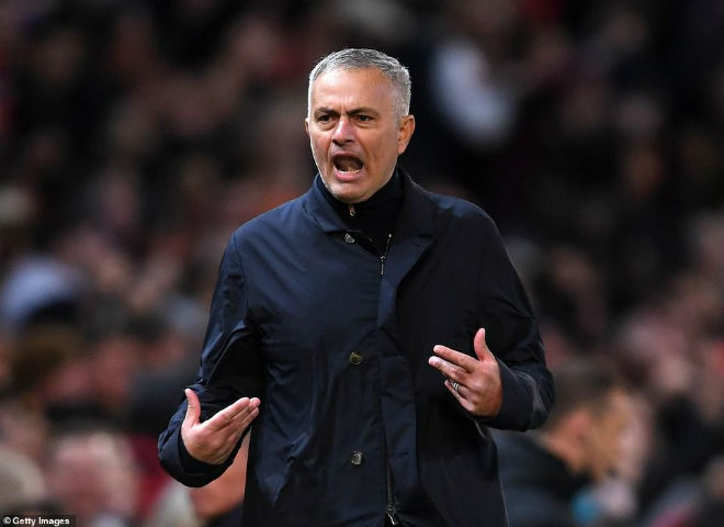 MU ngược dòng: Mourinho chê học trò yếu đuối & bị nghi chửi phóng viên - 1