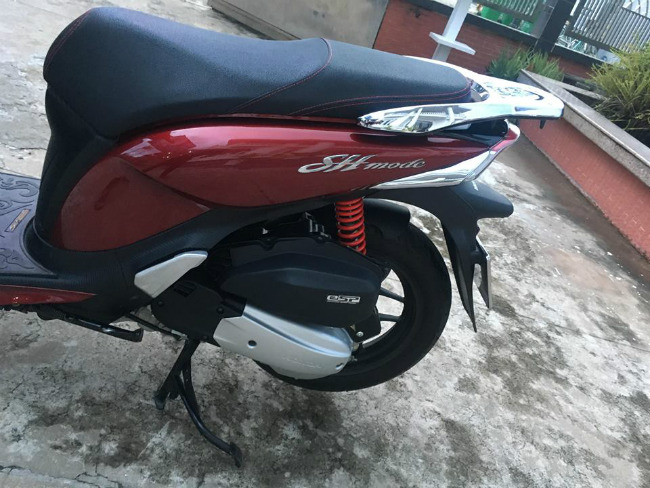 Yên ngồi và bánh sau của Honda SH Mode biển ngũ quý 9.