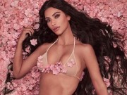 Người mẫu - Hoa hậu - &quot;Kim siêu vòng 3&quot; bị chê thiếu chín chắn khi mặc micro bikini