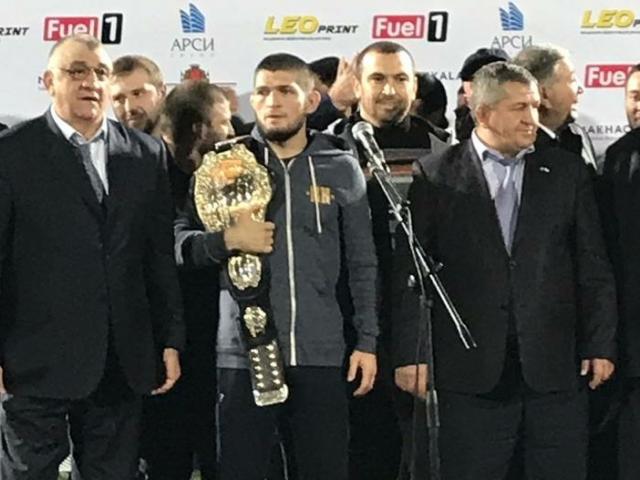 Bóp vụn McGregor, làm loạn UFC: Quê nhà rầm rộ chào đón Khabib