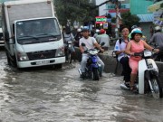 Tin tức trong ngày - Đường Sài Gòn ngập như sông dù trời không mưa