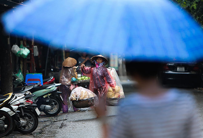 Ảnh: Hà Nội &#34;đẹp lạ&#34; trong ngày gió lạnh đầu mùa tràn về - 7