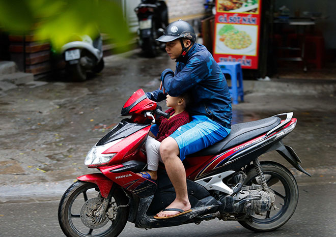 Ảnh: Hà Nội &#34;đẹp lạ&#34; trong ngày gió lạnh đầu mùa tràn về - 14