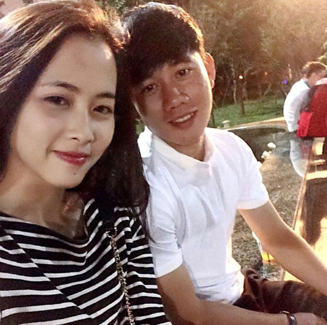 Minh Vương là người ghi bàn thắng duy nhất vào lưới của đội Olympic Hàn Quốc tại trận bán kết ASIAD 2018. Anh chàng khiến người hâm mộ bất ngờ khi có bạn gái xinh đẹp, đang du học Mỹ. 