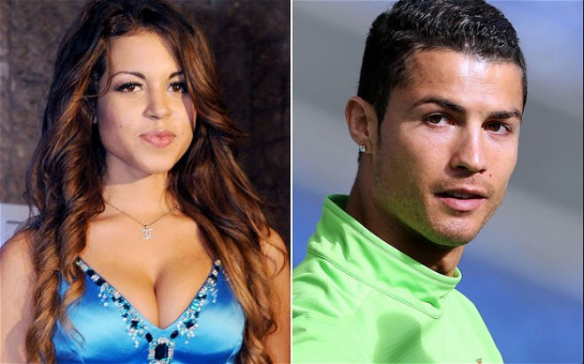 Ronaldo lao đao: &#34;Quan hệ” với mỹ nữ chưa 18, bị ném tiền vào mặt khinh bỉ - 1
