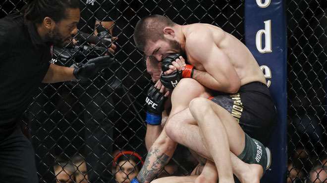 UFC sốc: Giây phút McGregor xin hàng Khabib chốt câu &#34;lạnh sống lưng&#34; - 2