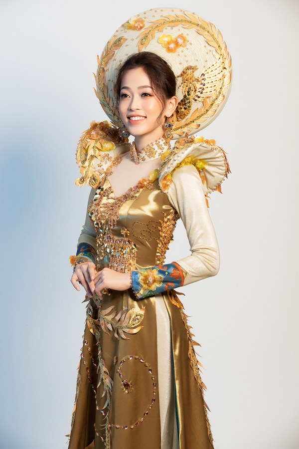 Trang phục truyền thống đẹp như bà hoàng của á hậu Phương Nga - 1