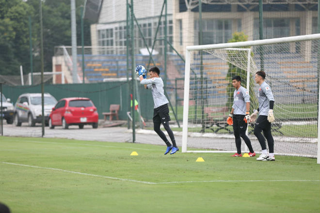 ĐT Việt Nam tập buổi đầu săn vàng AFF Cup: Hừng hực khí thế - 5