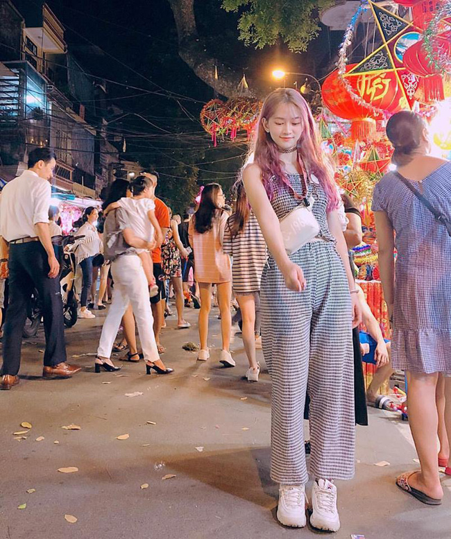 Loạt ảnh cô nàng tham gia một lễ hội ca nhạc tại Hà Nội thu hút hàng nghìn lượt thích. 