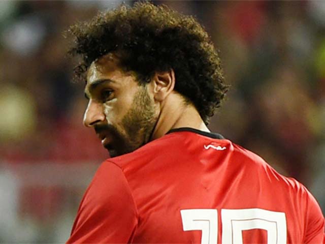Salah ghi siêu phẩm phạt góc rồi tập tễnh khiến Liverpool hết hồn