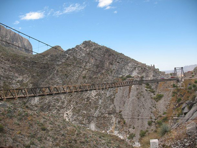 Cầu Puente de Ojuela, Mexico: Được xây dựng vào thế kỷ 19, cầu Puente de Ojuela được sử dụng để vận chuyển hàng hóa nhưng giờ đây là một điểm thu hút khách du lịch.