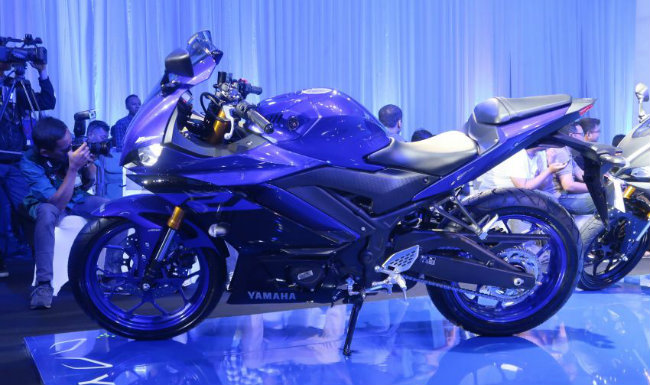 Cũng chưa rõ 2019 Yamaha YZF-R25 khi nào về đại lý và giá bán bao nhiêu. Tuy nhiên, 2018 Yamaha YZF-R25 hiện ở Malaysia có giá chừng 20.630 RM &#40;115,7 triệu VNĐ&#41;.