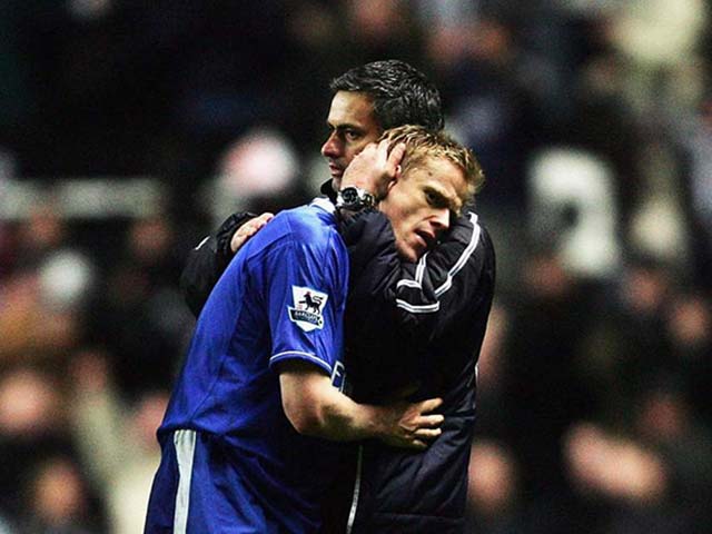 Mourinho và bức chân dung ”2 mặt”: Hazard tiết lộ sự thật ”rơi nước mắt”