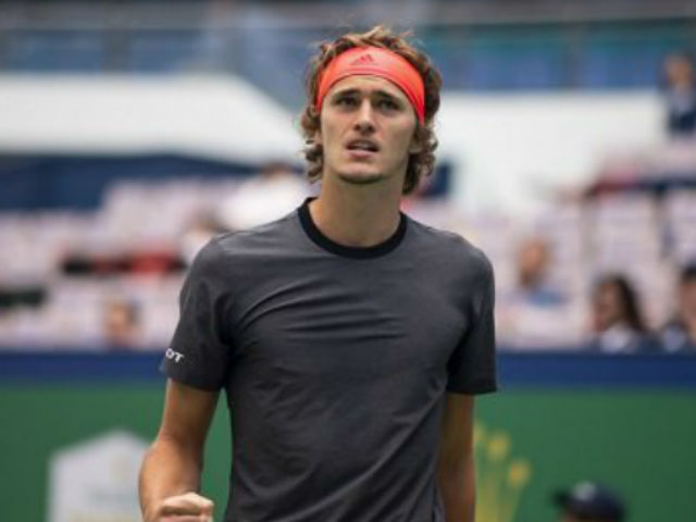 Zverev ”nổi điên” vì Djokovic: 2 lần đập vợt khiến khán giả ngỡ ngàng