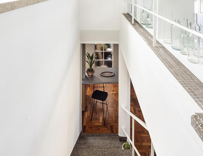Với những ngôi nhà có hạn chế nhiều về diện tích, các thiết kế cầu thang nhỏ gọn là sự lựa chọn hợp lý