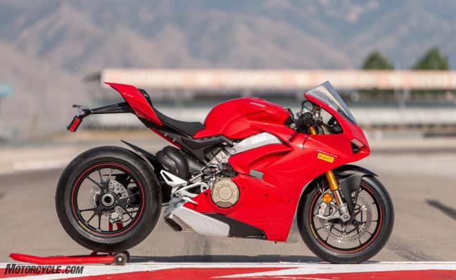 Ducati Panigale V4 S 2018 ẵm giải &#34;Xe máy của năm 2018&#34;, giá gần 1 tỷ đồng - 2