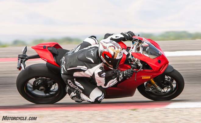 Ducati Panigale V4 S 2018 ẵm giải &#34;Xe máy của năm 2018&#34;, giá gần 1 tỷ đồng - 1