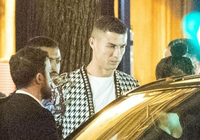 Ronaldo đón tin vui: Giải sầu bên bồ xinh chờ thoát nghi án hiếp dâm - 1