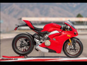 Thế giới xe - Ducati Panigale V4 S 2018 ẵm giải &quot;Xe máy của năm 2018&quot;, giá gần 1 tỷ đồng