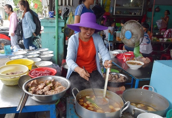 Người bán rau, bán đồ ăn sáng chưa lo phải dùng hóa đơn điện tử - 1